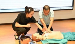 国产小情侣,甜蜜爱情故事演绎青春风采