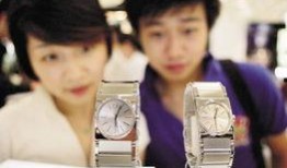 国产小情侣,甜蜜爱情故事演绎青春风采